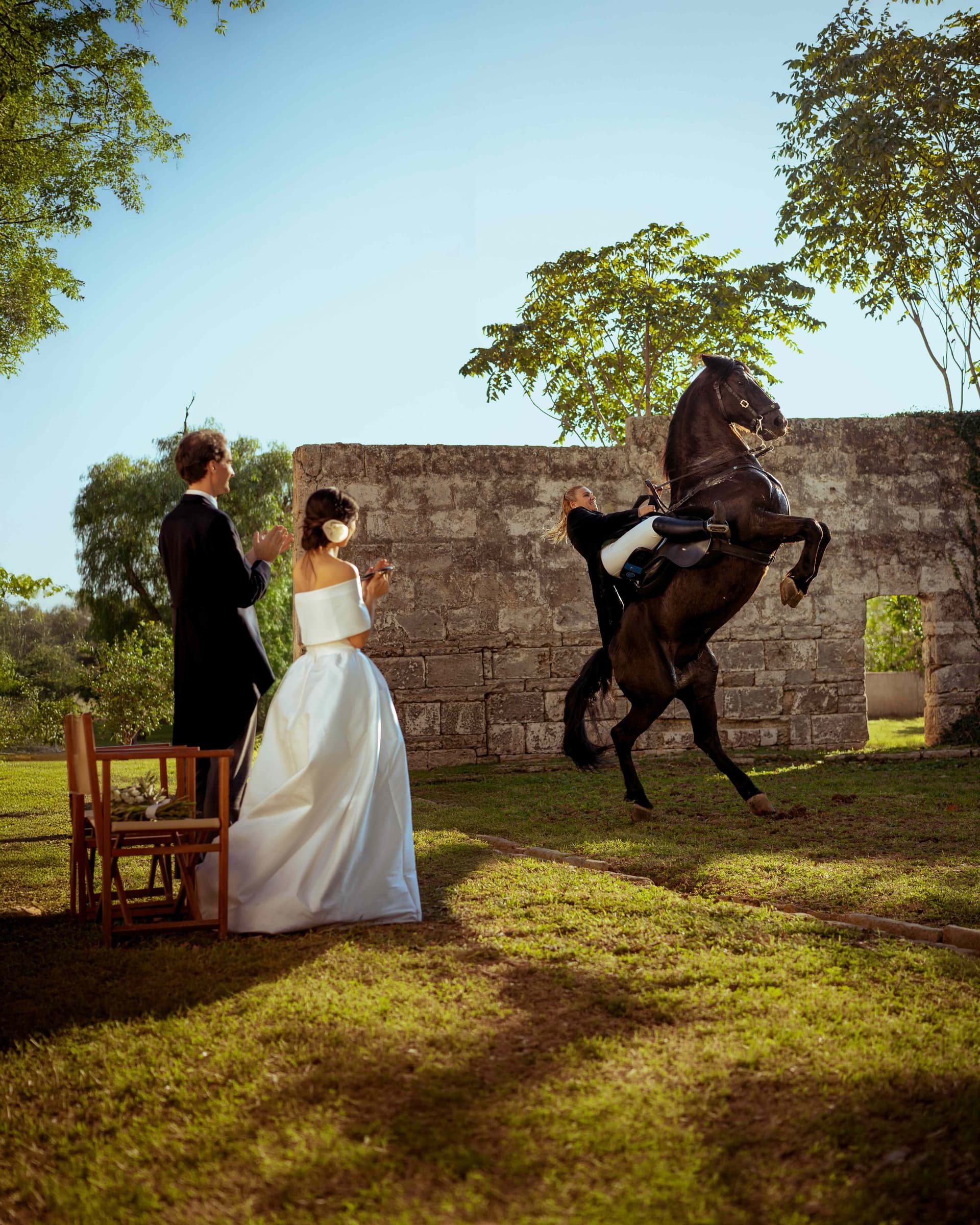 • Elopement & destination wedding (mariages intimistes en France ou à l’étranger)
• Reportage complet du mariage (approche documentaire, de la préparation à la soirée)
• Préparatifs des mariés (habillage, détails, émotions, entourage proche)
• Cérémonie l (2)