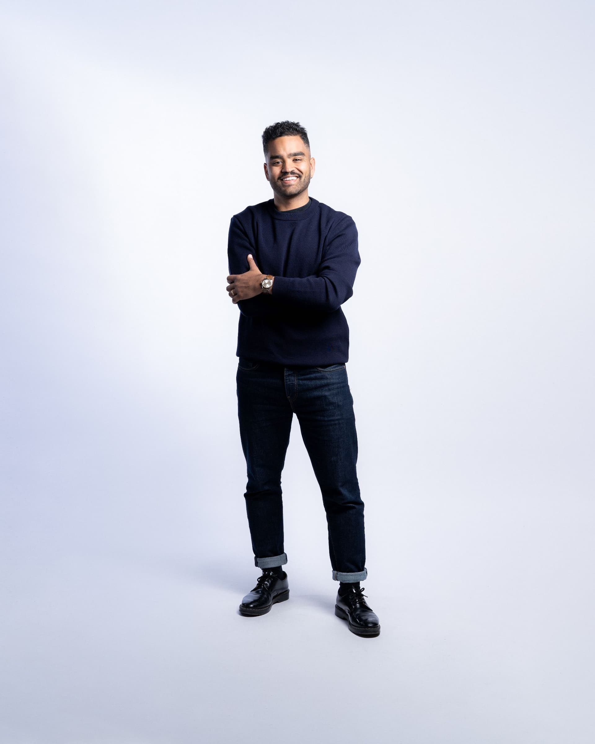 • Portraits corporate individuels (dirigeants, entrepreneurs, indépendants)
• Portraits d’équipe (entreprises, collaborateurs, organigrammes)
• Portraits éditoriaux / direction artistique (images stylisées, branding personnel)
• Headshots professionnels ( (2)