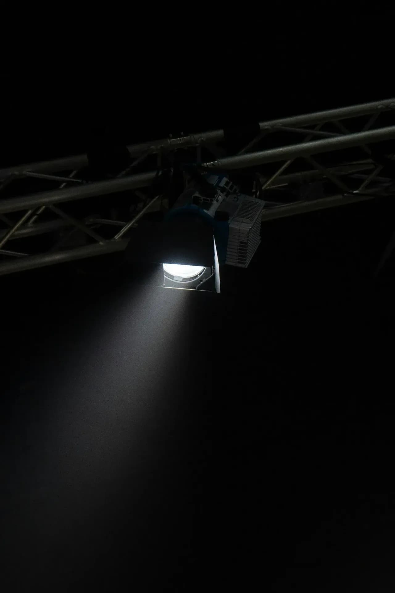 par led sur batterie
lyre spot 180w AFX 
lyre beam 150w 
lyre bee eye 150w 
monotube gravity
totem
vintage bowl