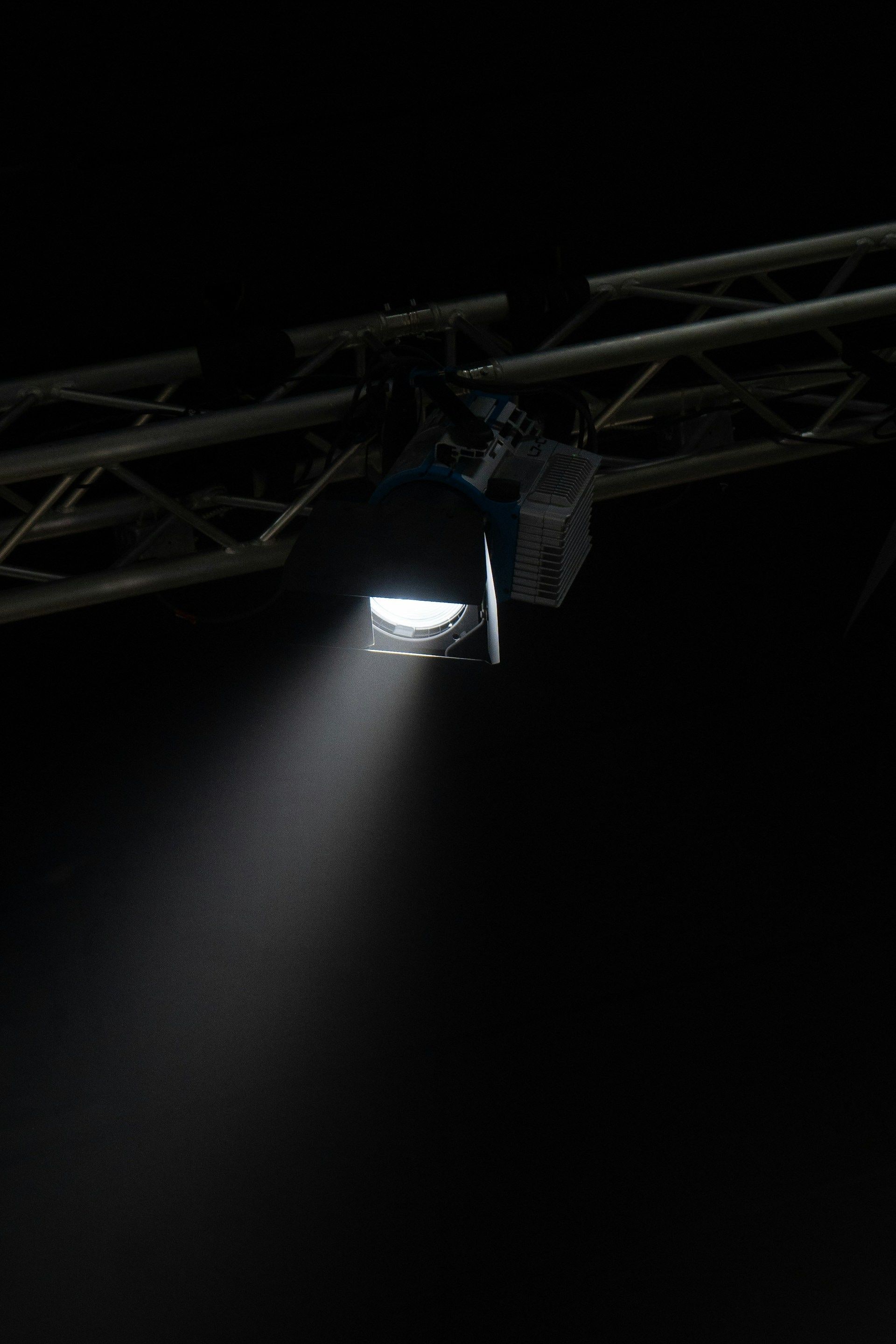 par led sur batterie
lyre spot 180w AFX 
lyre beam 150w 
lyre bee eye 150w 
monotube gravity
totem
vintage bowl